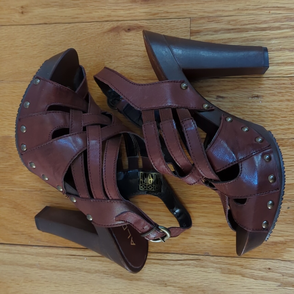 Aldo Leather Heel Sandals. Size 5. NWT